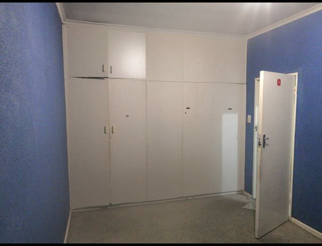 2 BEDROOM FLAT FOR SALE IN OAKDALE